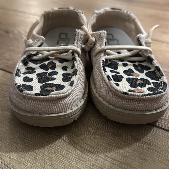 Toddler Hey Dude Leopard Print Sneakers - Picture 4 of 5